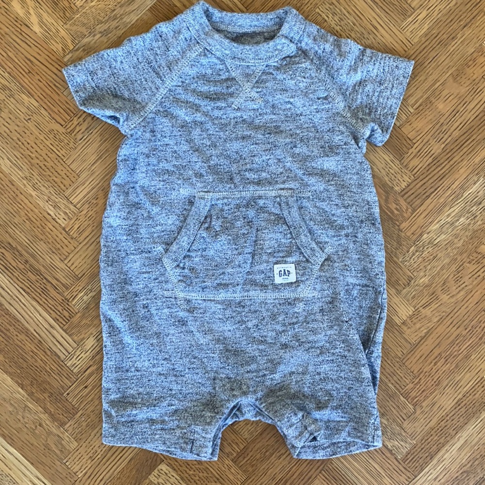 Baby Gap Shortall 6-12 month